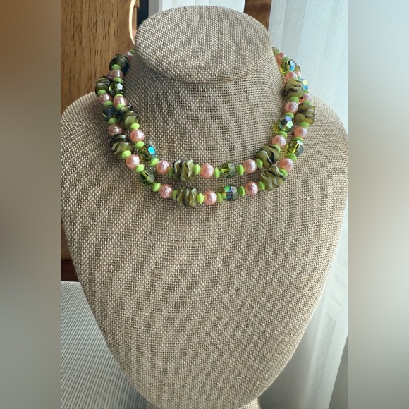 Green Faceted AB, Faux Pink Pearl, Green dyed Mother of Pearl Beaded Necklace - Picture 3 of 8
